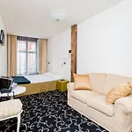 Hotell Meriton Old Town Garden