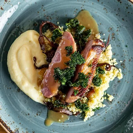 Hotel Meriton Old Town Garden 4*