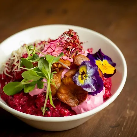 Hotel Meriton Old Town Garden