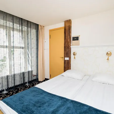 Meriton Old Town Garden 4*