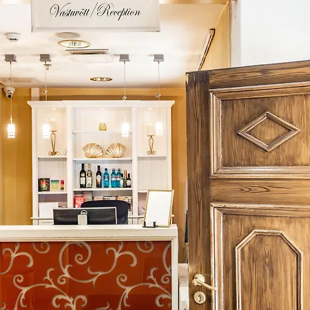 Hotel Meriton Old Town Garden 4*