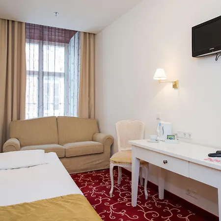 Meriton Old Town Garden Hotel 4*