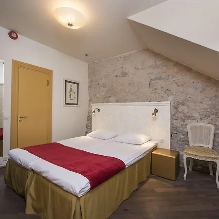 Hotel Meriton Old Town Garden 4*
