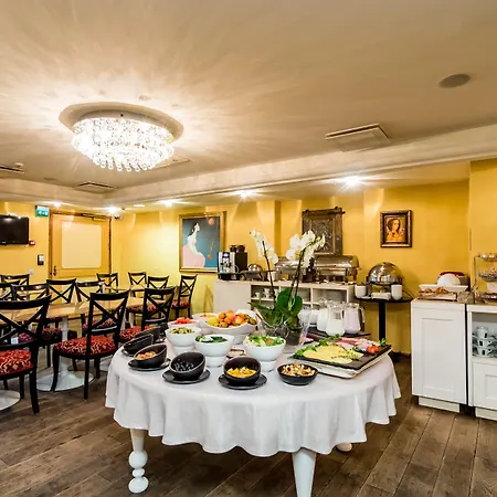 Hotel Meriton Old Town Garden