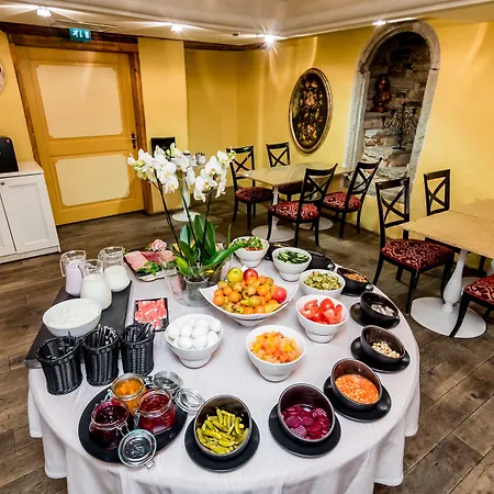 Hotel Meriton Old Town Garden 4*