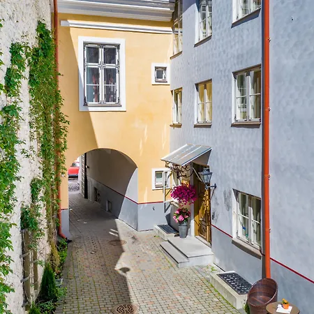 Hotelli Meriton Old Town Garden 4*