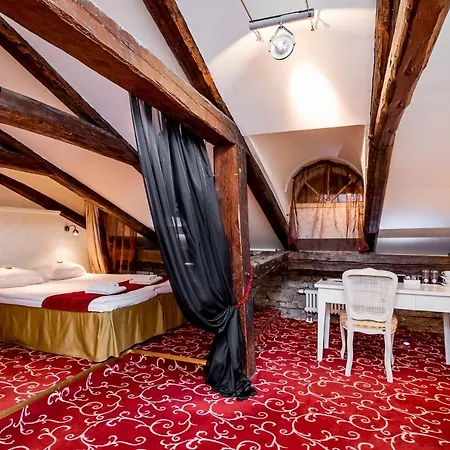 Meriton Old Town Garden 4*