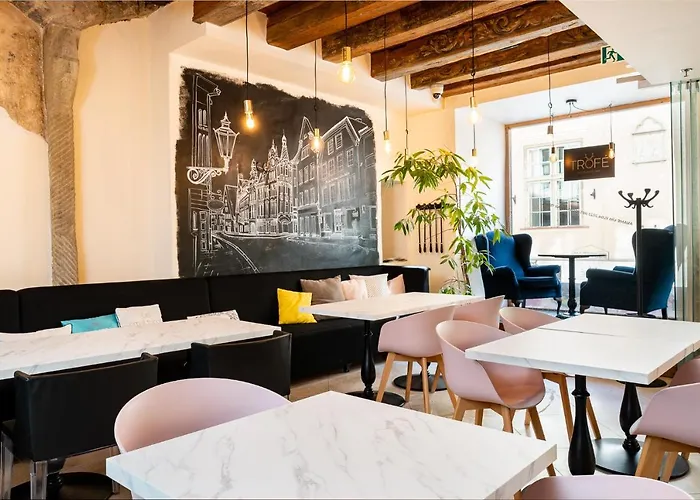 Meriton Old Town Garden Hotel