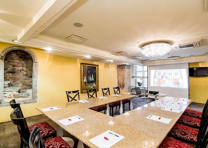 Meriton Old Town Garden Hotel 4*