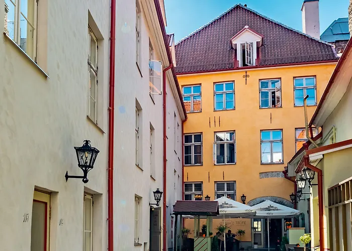 Hotel Meriton Old Town Garden 4*