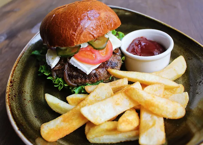 Meriton Old Town Garden 4*