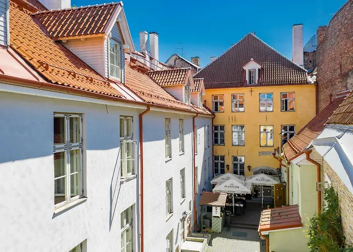 Meriton Old Town Garden Hotel 4*