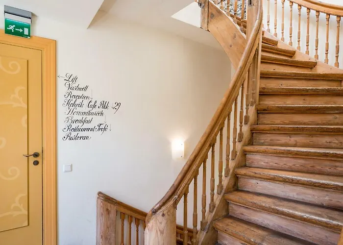 Meriton Old Town Garden Hotel