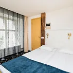 Meriton Old Town Garden 4*
