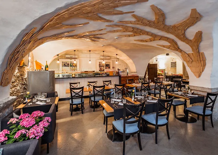 Hotel Meriton Old Town Garden 4*